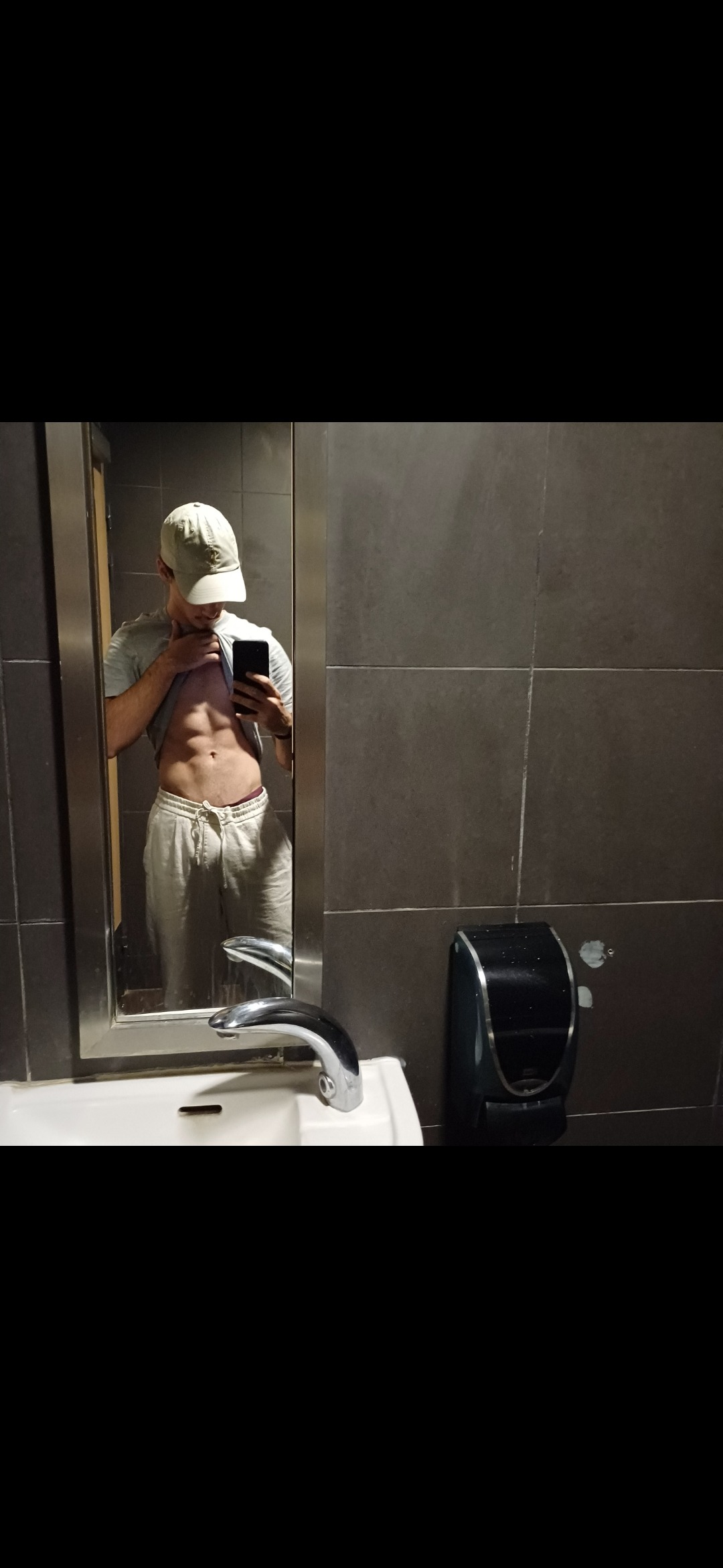 Roni, 22 ans, Montrécourt